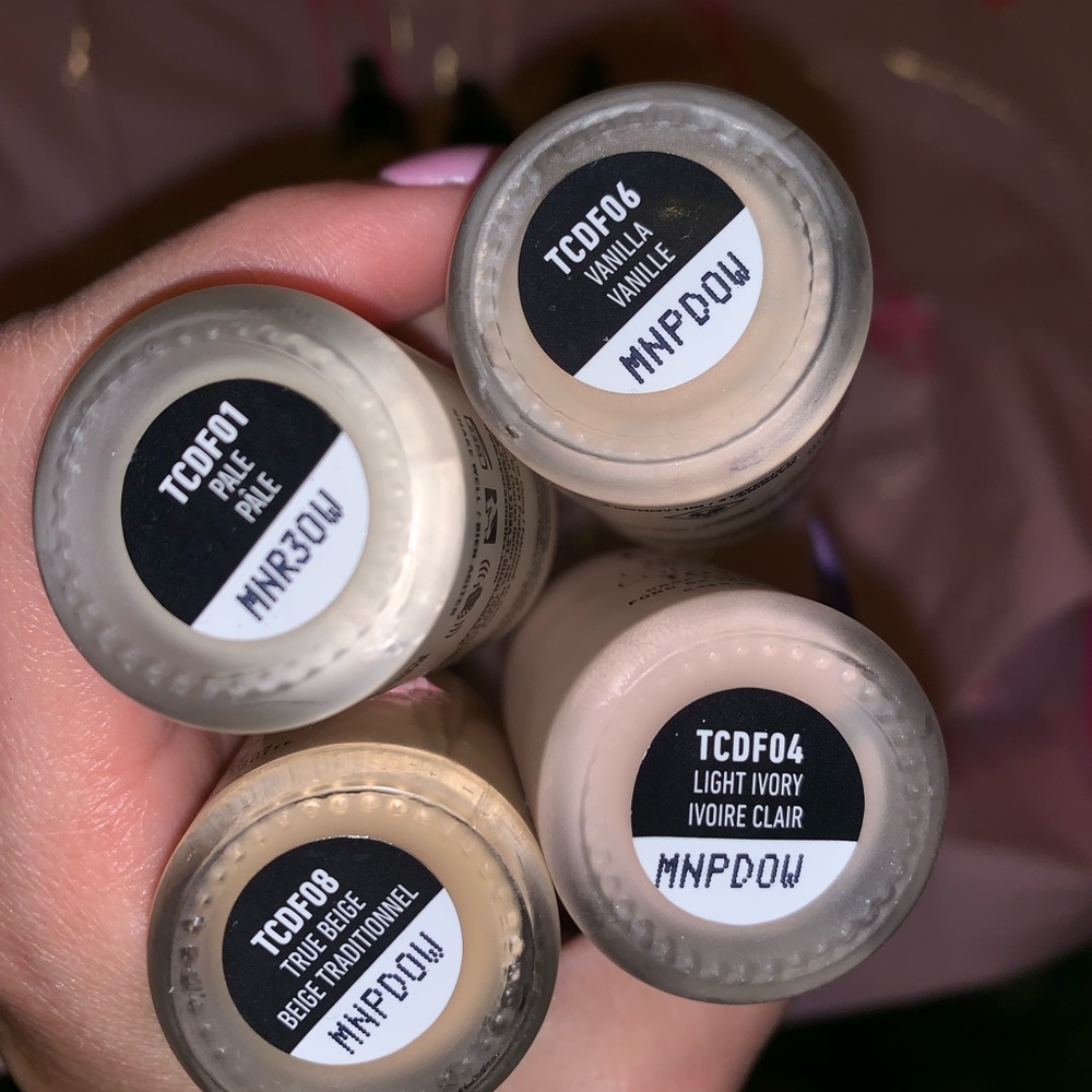 NYX Foundation Bundle - Picture 3 of 4